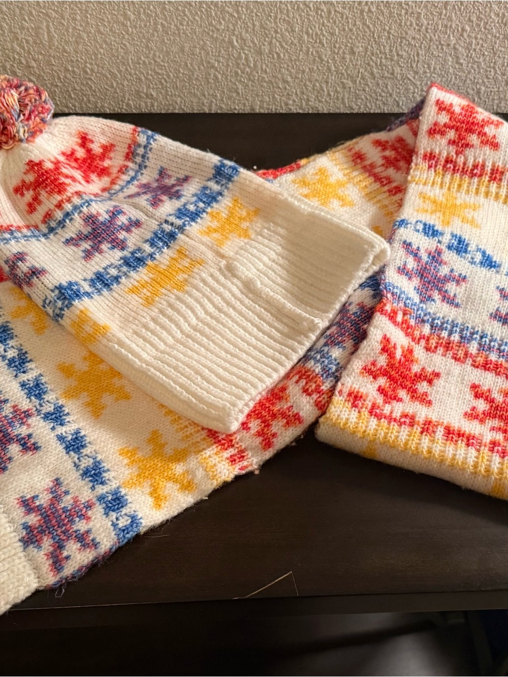 Old Navy White Knit Hat & Scarf Set with Red, Blue, Purple, Yellow Accents